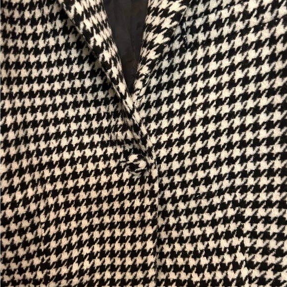 Chic wool cropped houndstooth blazer. Perfect condition. - Picture 3 of 5